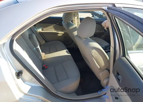 2010 Ford Fusion Se z USA, uszkodzony, nr VIN 3FAHP0HA8AR258978